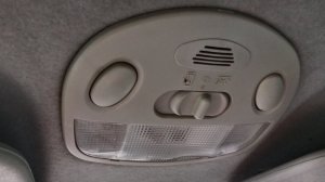 Как поменять лампочку освещения салона на Лада калина.