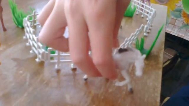 распаковка набора из лошадей