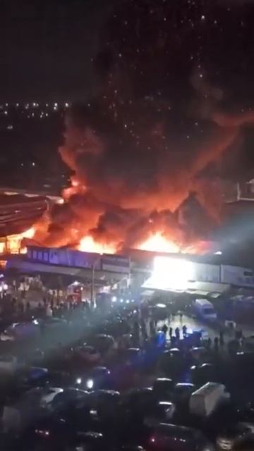 Площадь пожара на вещевом рынке "Темерник" в Ростове-н? смотреть онлайн