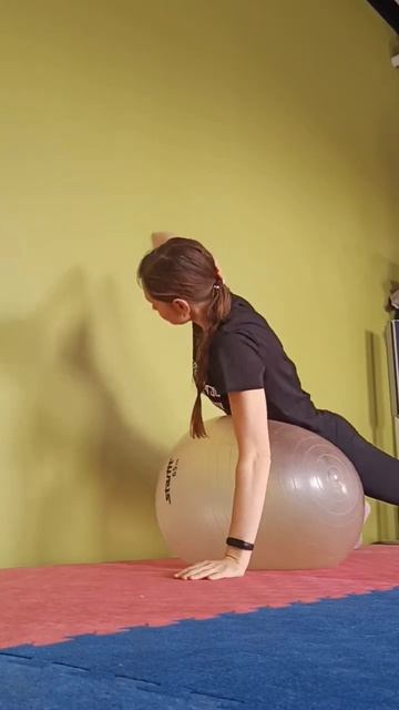 #пилатес #фитбол Супер упр. на раскрытие грудного отде? смотреть онлайн