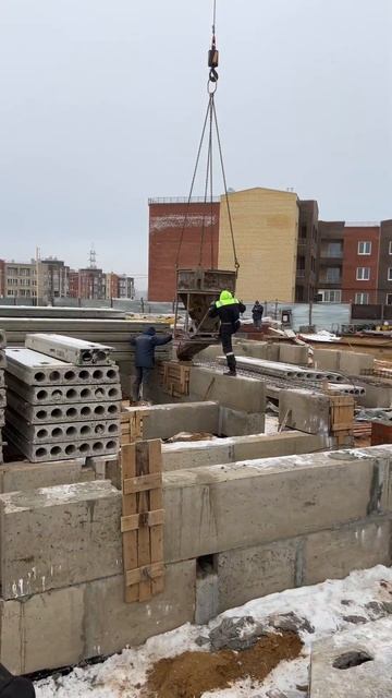 Заливка бетона в опалубку#бетон #строительство #строй? смотреть онлайн