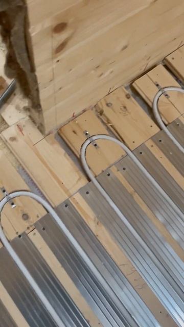 Теплый пол с теплораспределяющей пластиной в деревян? смотреть онлайн
