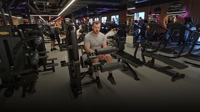 сгибание ног, сидя техника выполнения упражнения. смотреть онлайн