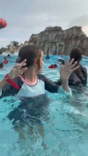 ева  маш  и  поток  воды