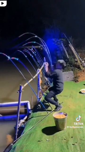 #поклевка #рыба #рыбалка #гдеклюет #гдеклюет #донка #лещ смотреть онлайн