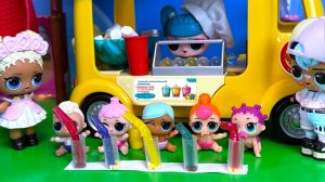 СБЕЖАЛИ С ПРОГУЛКИ ЗА БАБЛ ТИ🥤🥤😂 малыши ЛОЛ сюрприз в ДЕТСКОМ садике СМЕШНЫЕ мультики ДАРИНЕЛКА