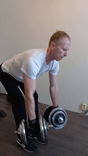 ТРЕНИРОВКА НА СПИНУ И БИЦЕПС #спорт #какнакачатьбицеп? смотреть онлайн