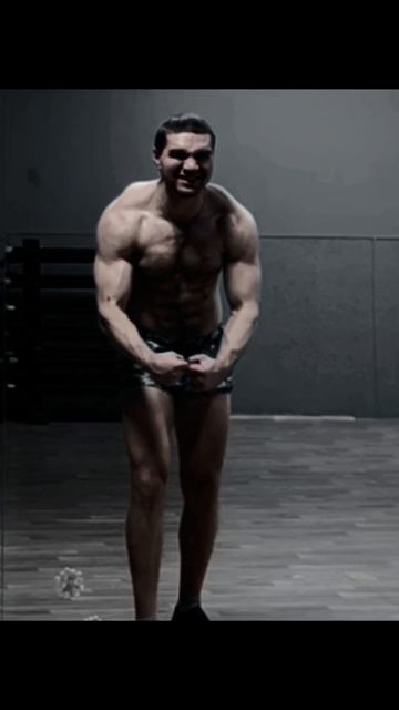 Тренировки в спортзале. Жим гантелей. Результат трени? смотреть онлайн