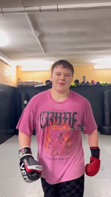 У всех есть такой друг, который много говорит а на деле смотреть онлайн