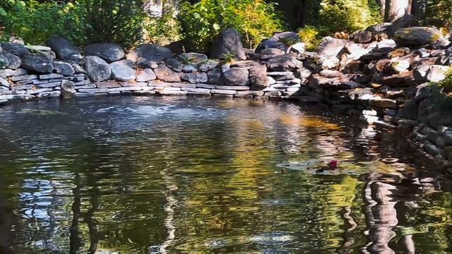 Уютный прудик | каменный берег пруда