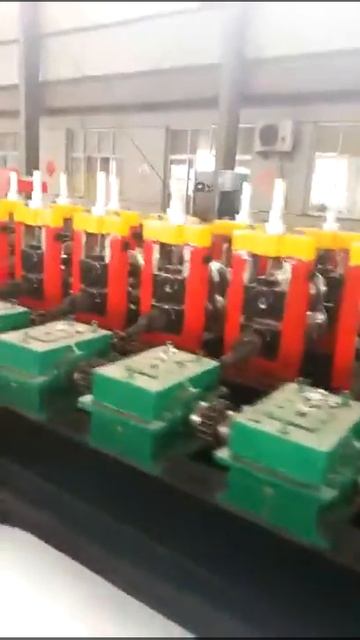 高速护栏机  Линия по производству балки дорожного ограж?