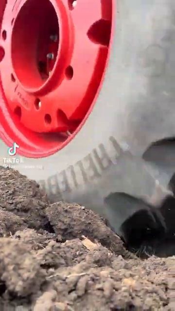 Оранка трактором #fendt #оранка #плуг #трактор #фермер #сі? смотреть онлайн