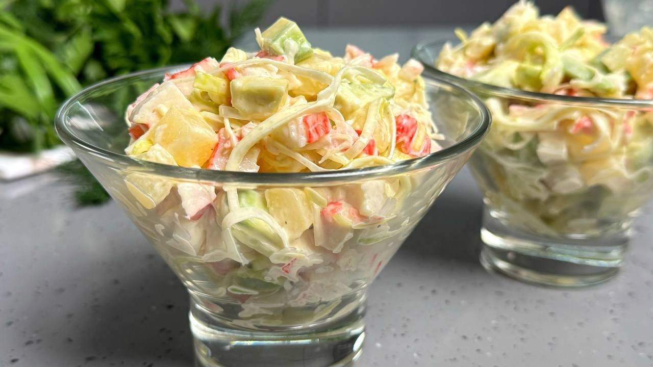 Салат "Новинка" всего из 4 продуктов! Вкусно так, что слов нет! Готовить минут 5, варить ничего не н смотреть онлайн