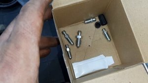 Fiat Doblo. Замена передних тормозных поршней суппорта и п?