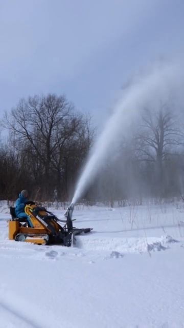Гусеничный МИНИ-ПОГРУЗЧИК со Снегоротором #минипогру? смотреть онлайн