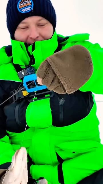 Первый лёд👆👆👆 #рыбанутый #fishing #рыбалка #narvalaskalon #calyps смотреть онлайн