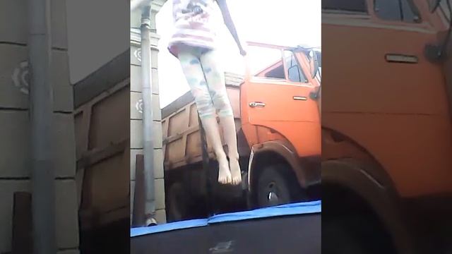 Я скачу на батуті 2частина смотреть онлайн