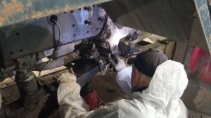 Сервис ASTRADE-Замена втулок и пальцев рессор на машине SHACMAN X3000