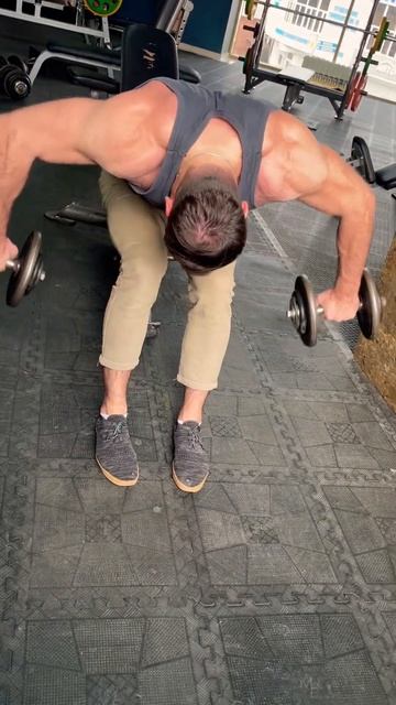 Плечи монстра. Тренировка задней дельты смотреть онлайн