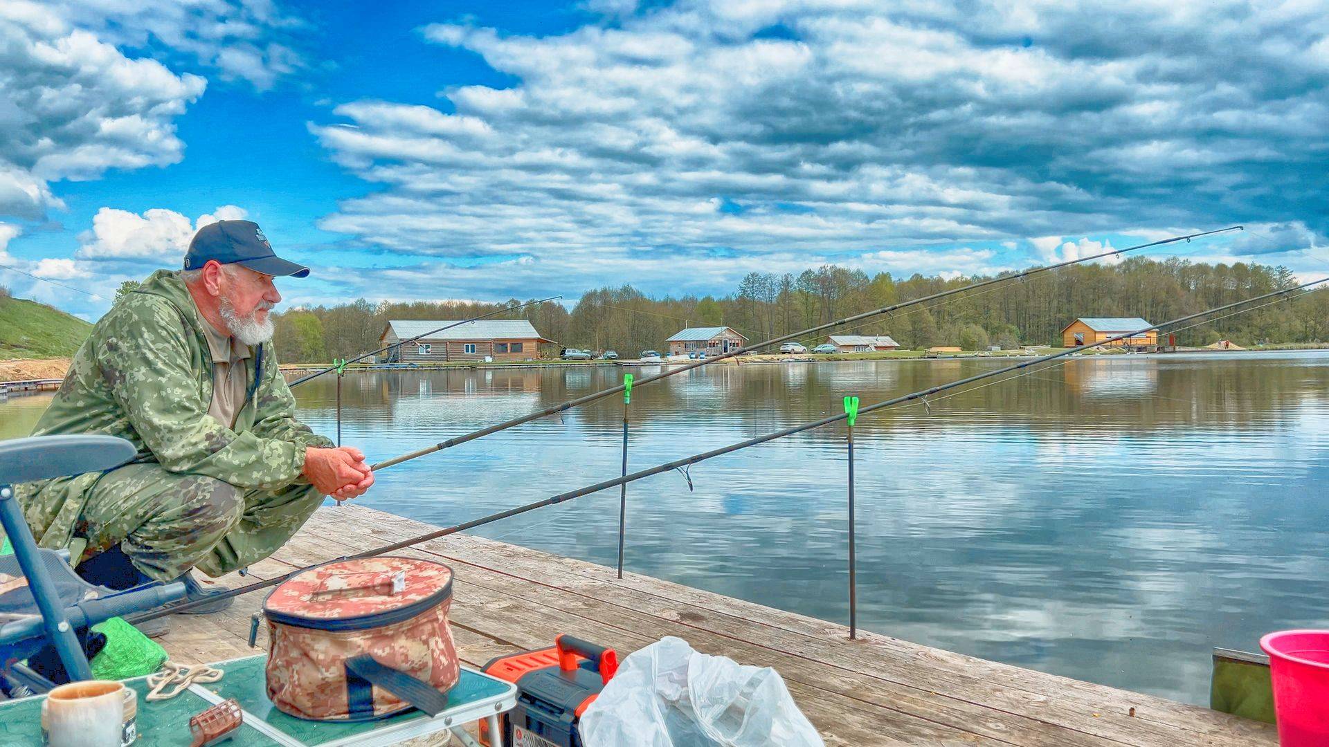 ЛОВЛЯ КАРАСЯ НА ФЛЭТ. РЫБАЛКА В ТИХОМ МЕСТЕ НА ПРУДУ. Редкая рыбалка с отцом.