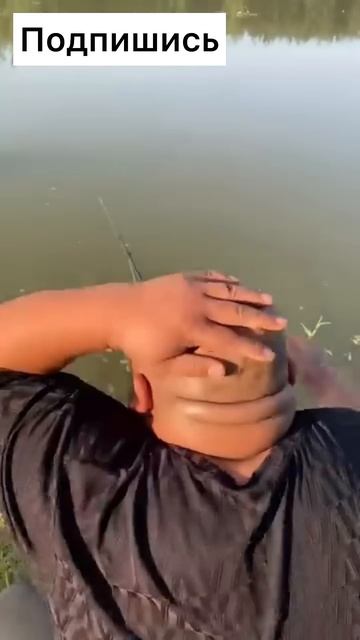 Поджарил жирного на рыбалке #рыбалка #охота #мем #прико
