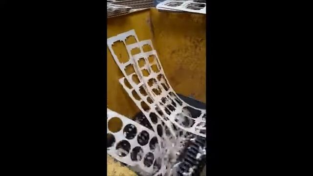 видео дробилки UNTHA RS-40 шпон смотреть онлайн