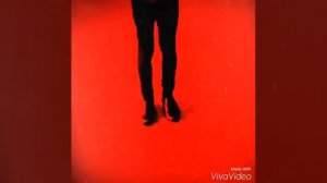 Мальчик Ваня который бегает в колготках по школе