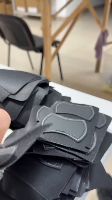 Фирма шьет бабочки для намотки ниток.