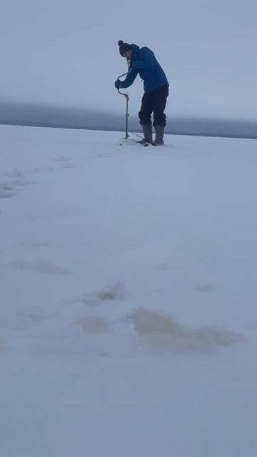 Лед в Карелии 🧊 #fishing #карелия #рыбалка #зимняярыбалка смотреть онлайн