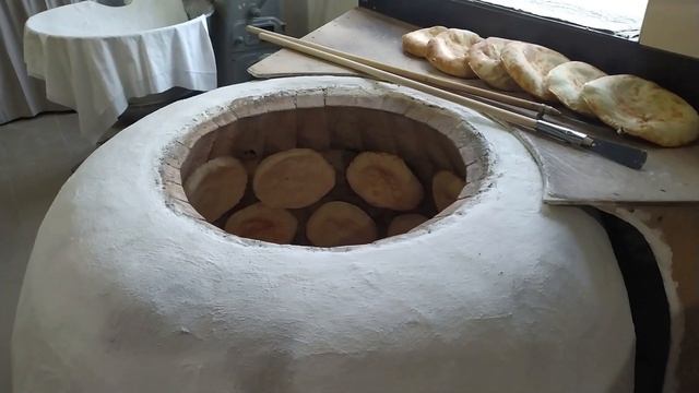 Вчера на благбазе. Процесс выпечки в тандыре смотреть онлайн
