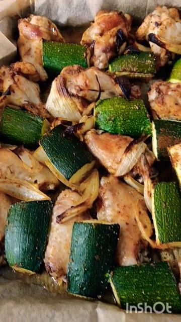 На ужин маринованные крылышки и цукини в духовке 👍 смотреть онлайн