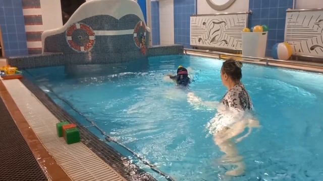 Маша прыгает в бассейн 7 смотреть онлайн