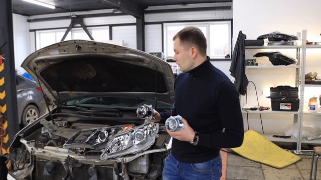 Toyota Camry V50. Как поменять линзы? | Американка смотреть онлайн