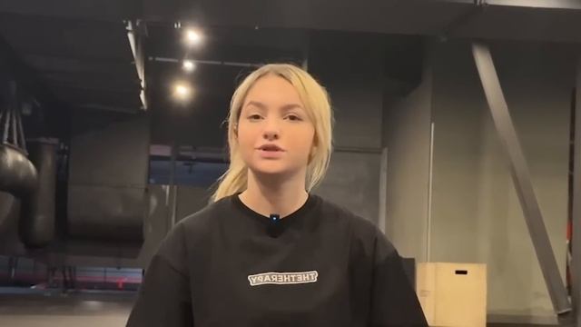 СТРЕТЧИНГ С ЗАБЫВЧИВОЙ БЛОНДИНКОЙ | ТОП УПРАЖНЕНИЙ ДЛ? смотреть онлайн