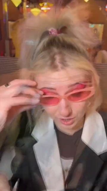 Почему он постоянно даёт мне ПИТЬ КЕФИР ?🍼 #розовыеоч? смотреть онлайн