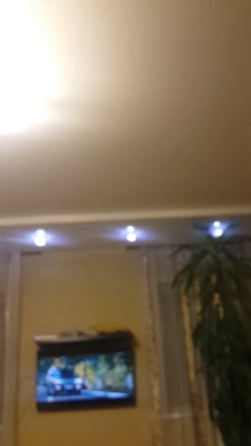 Лампы светят по разному на глаз незаметно при съемки в