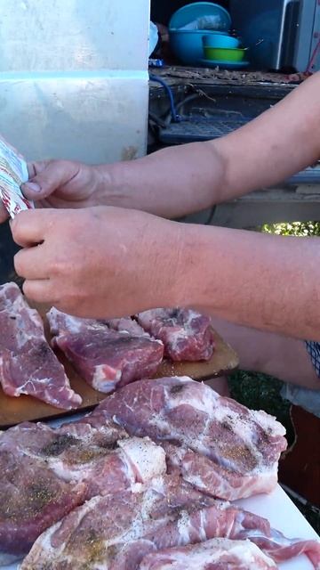 И ЧТО ЖЕ ДЕЛАЕТ ЭТОТ ПАРЕНЬ? #short #рыбалка #fishing #nature #fish # смотреть онлайн