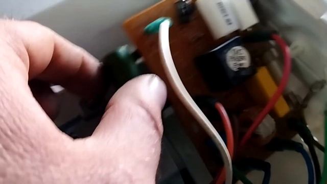 микроволновка не греет.почему сгорает резистор... смотреть онлайн