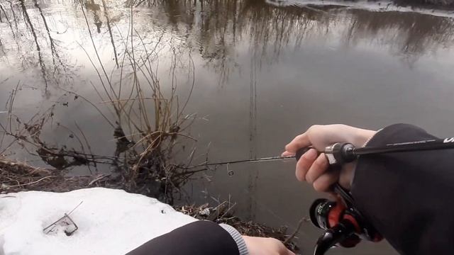 Рыбалка на ультралайт в РУЧЬЕ! Открытие спиннингового смотреть онлайн