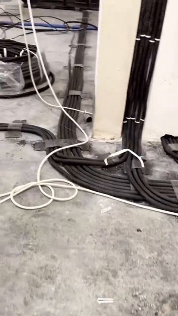 Процесс чернового этапа прокладки электрокабеля по квартире, в зону электрощита 👌🏻