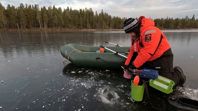 ЭКСТРИМАЛЬНАЯ РЫБАЛКА... ПО ТОНКОМУ ЛЬДУ В ПОГОНЕ ЗА АД