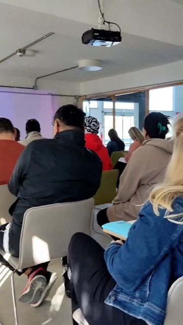 Продолжаем учиться. Обучение 1300 евро в год. Ещё есть ме смотреть онлайн