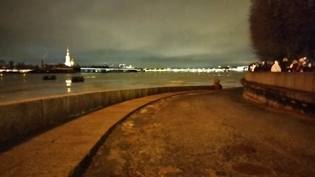 В Петербурге зажгли Ростральные колонны. В честь дня с смотреть онлайн