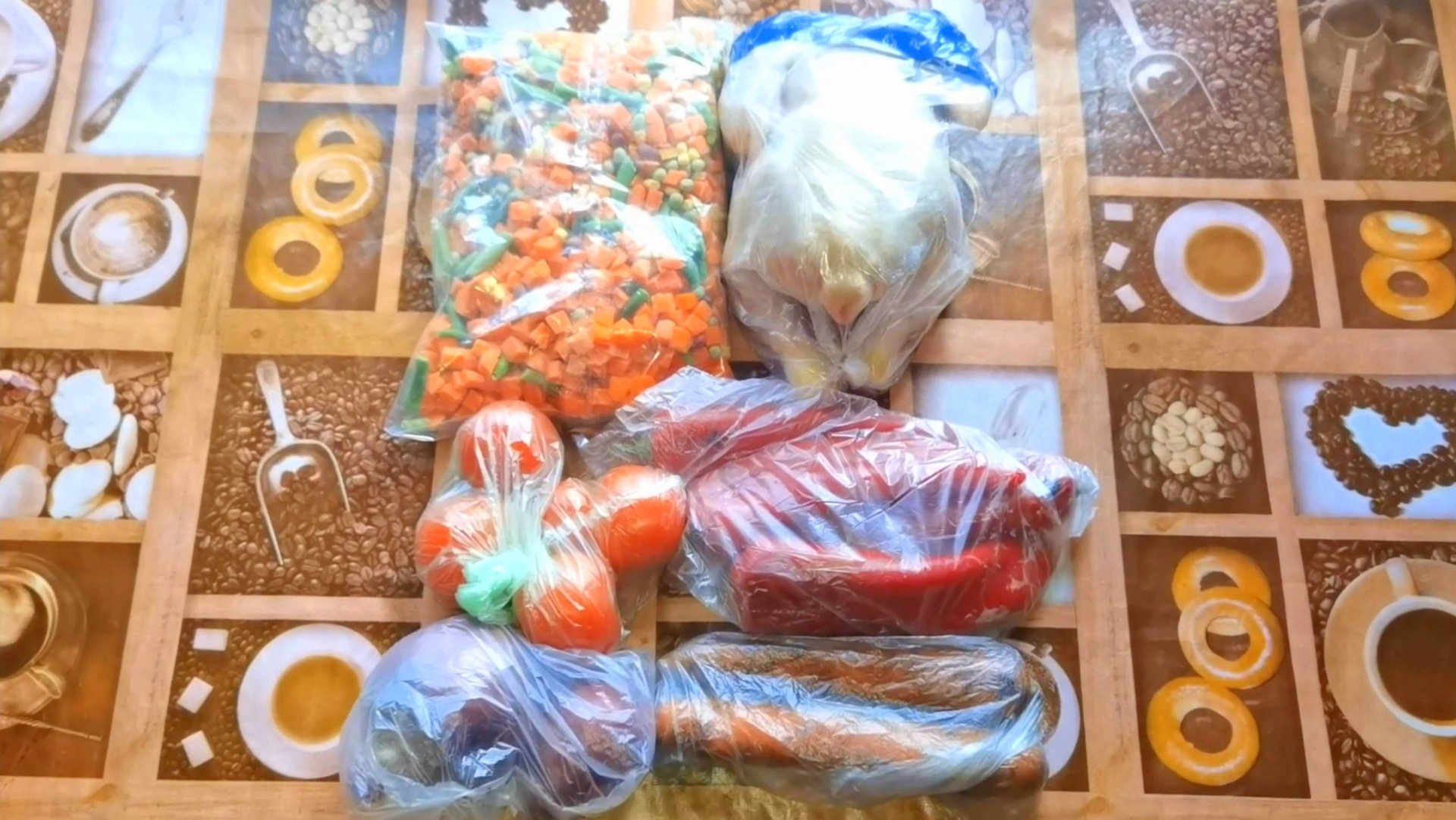 КУРИНЫЙ СУП И ВТОРОЕ ИЗ ЗАМОРОЖЕННЫЙ ОВОЩЕЙ