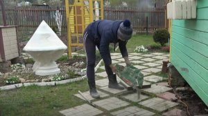 6 соток 10 мая 2025 года. 2 часть. Поднимаю плитку на пескобетон.