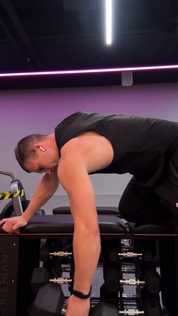 Тяга гантели в наклоне на спину смотреть онлайн