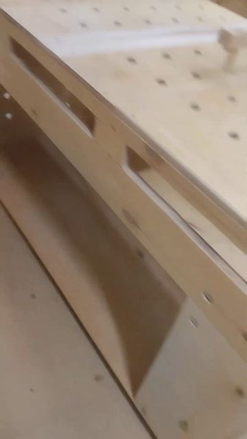 Рабочий стол. Верстак с перфорацией