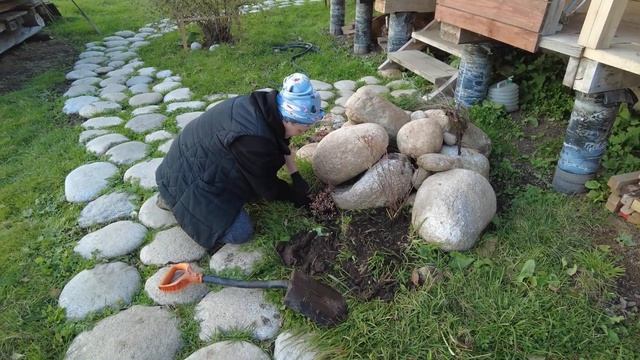 Кладём печь, продолжение! Садим саженцы. Жизнь в деревне после переезда. смотреть онлайн