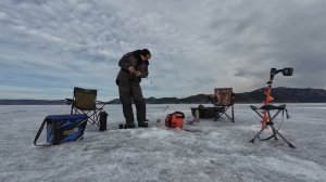 Рыбалка на Байкале: опасный лёд, трофейный омуль и дре?