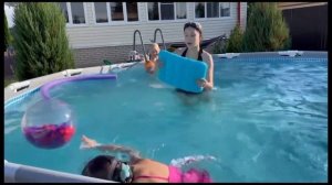 Vlog. ребята купаются в бассейне!!!!!